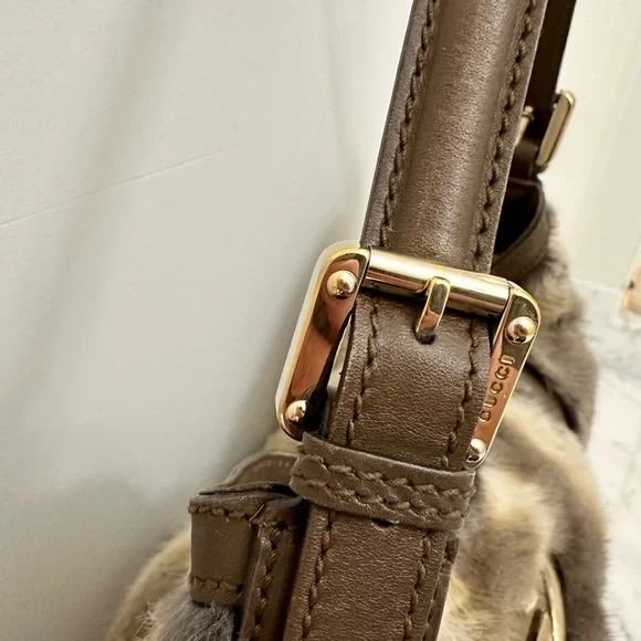Gucci brit hobo bag in fur - Picture 7 of 13